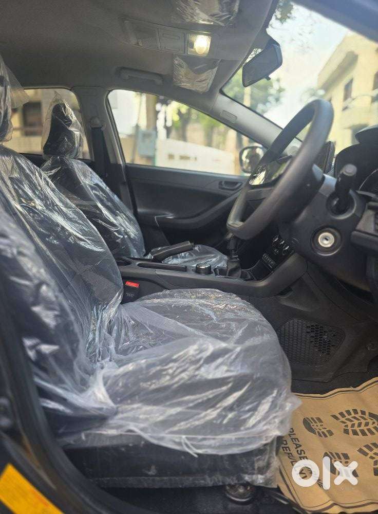 Tata Nexon Smart Plus1.2 Revotron Petrol 5 Mt, 2025, Petrol