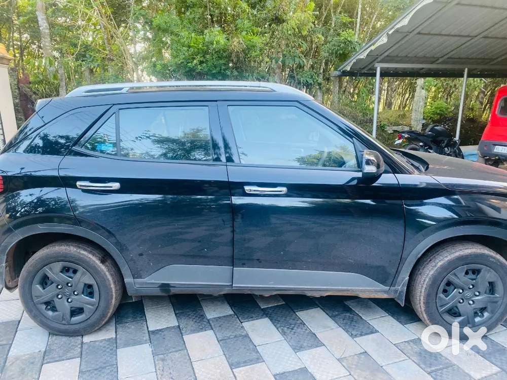 Hyundai Venue 2024 Petrol 18000 Km Driven