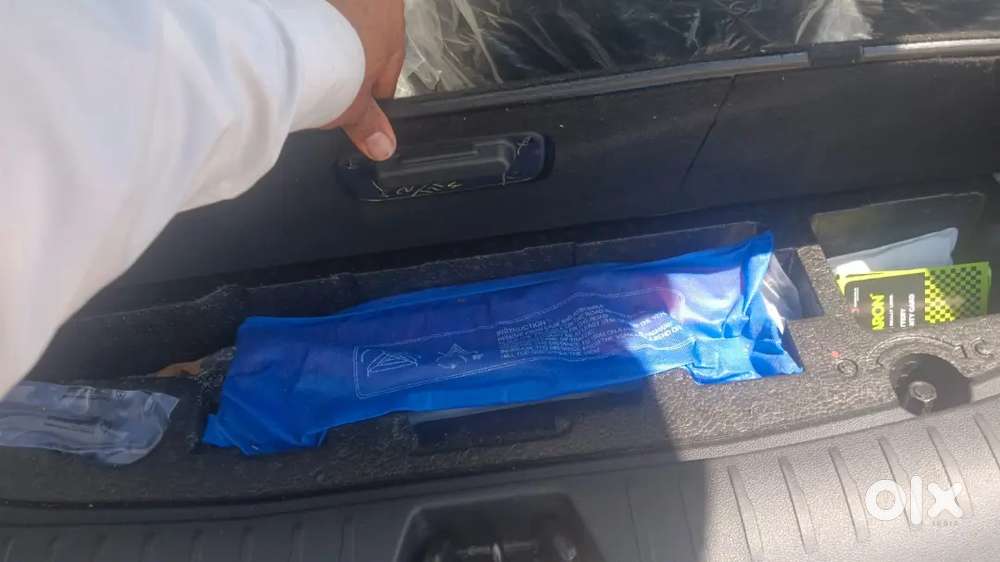 Xuv 700 White Automatic Top Model 7 Seater Luxuary Chandigarh Paid No