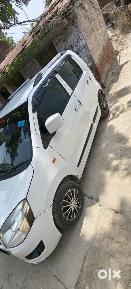 Gadi Me Koe Kami Nhi Hai