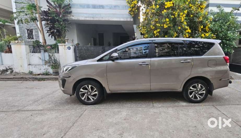 Toyota Innova Crysta 2.4 G Mt 7 Str, 2022, Diesel
