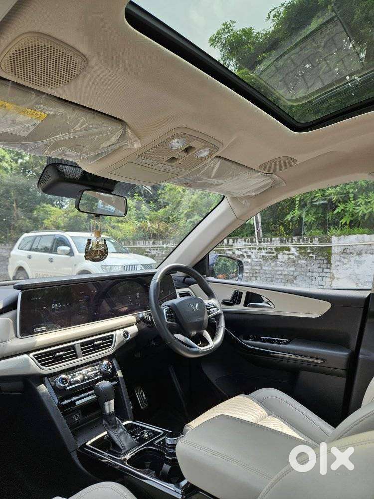 Mahindra Xuv700 2.0 Ax 7 Petrol At Luxury Pack Str, 2023, Petrol