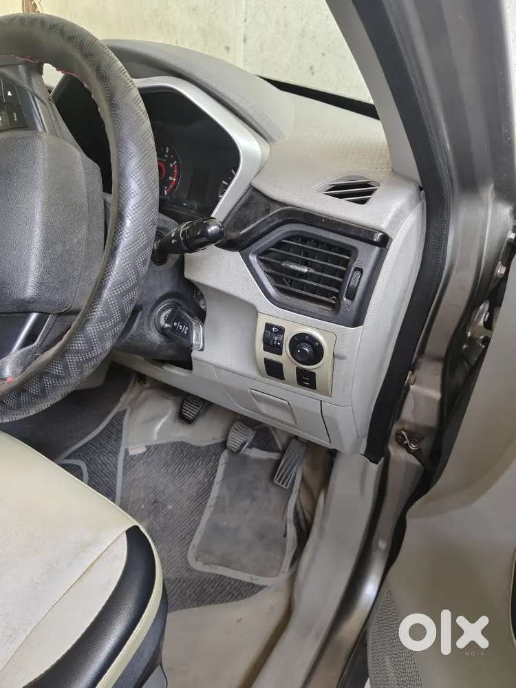 Mahindra Kuv100 K8 Petrol 6 Seater (top Model )