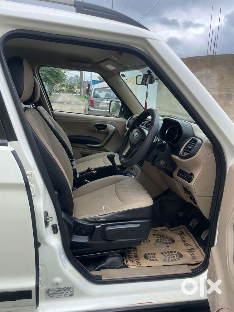 Mahindra Tuv 300 T10, 2020, Diesel