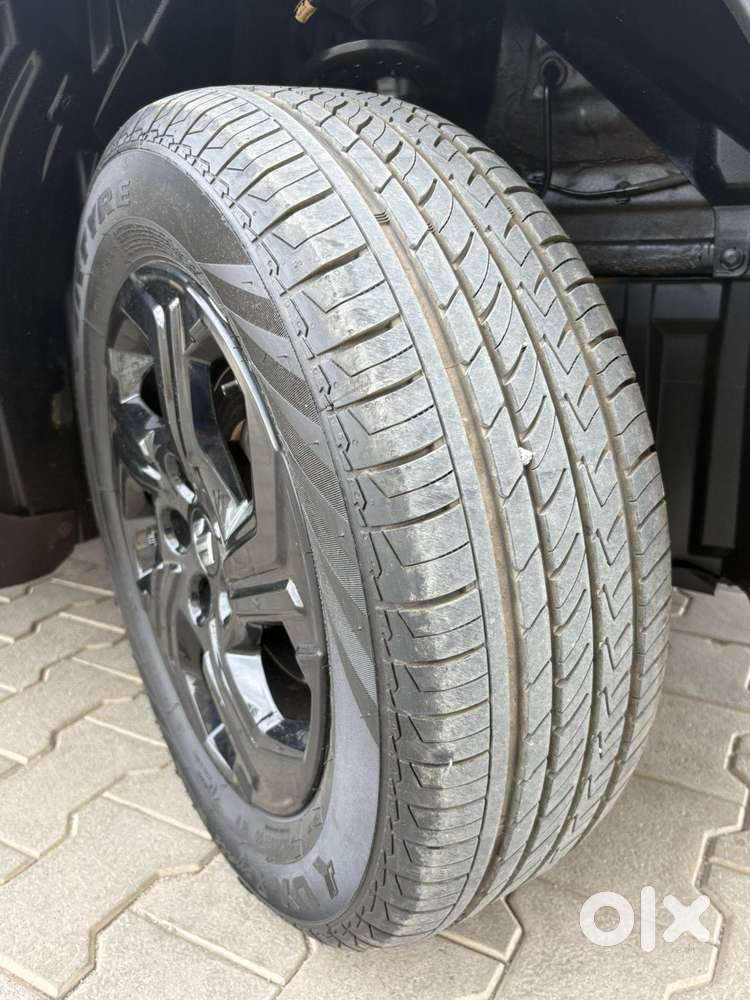 Maruti Suzuki Brezza 1.5 Vxi At Smart Hybrid, 2022, Petrol