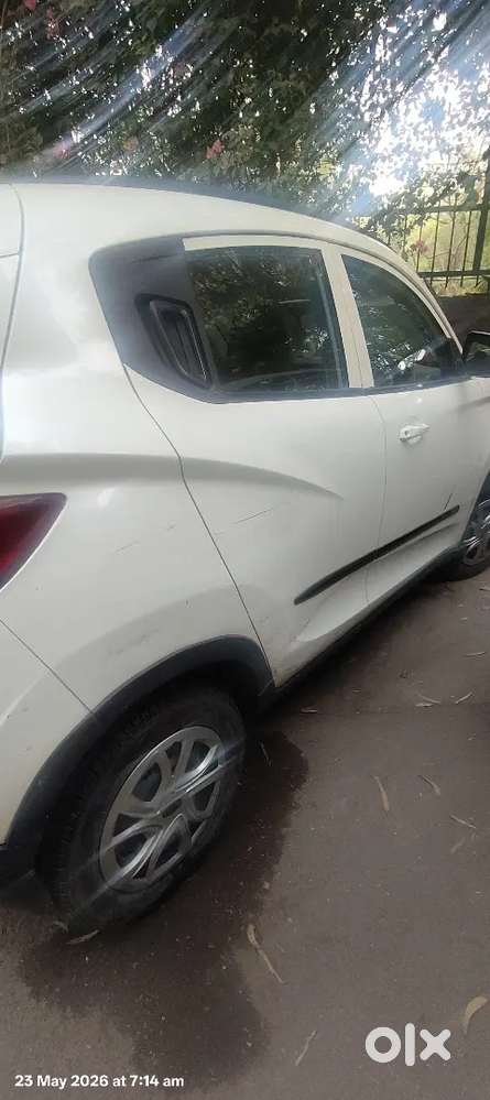 Mahindra Kuv 100 Metallic White K4 2017 Petrol 6 Seater