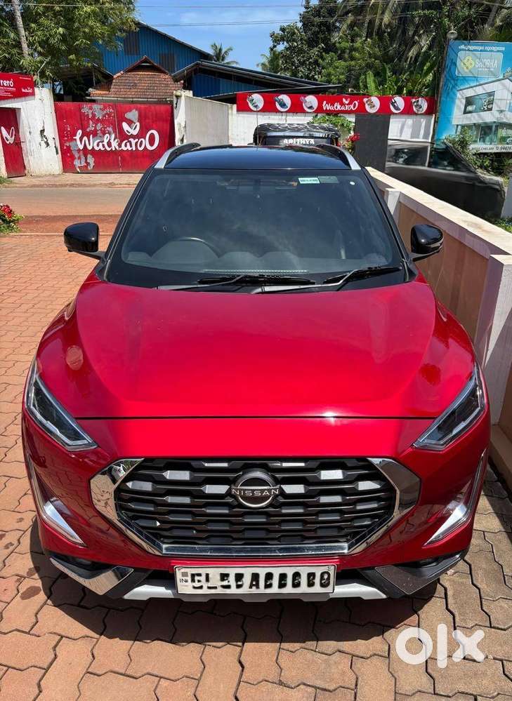 Nissan Magnite 2021 (red & Black)- 40000kmm