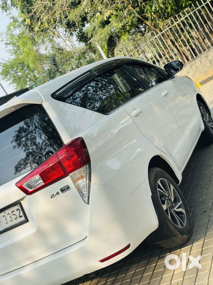 Toyota Innova Crysta 2.4 G Plus Mt 8 Str, 2022, Diesel