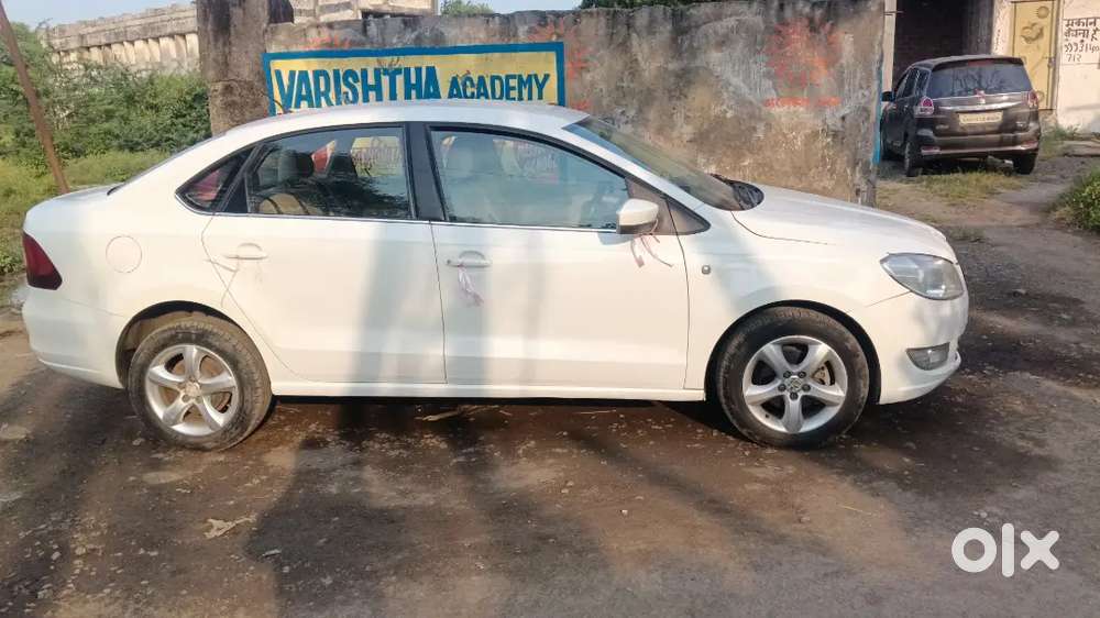 Skoda Rapid Ambition 2012