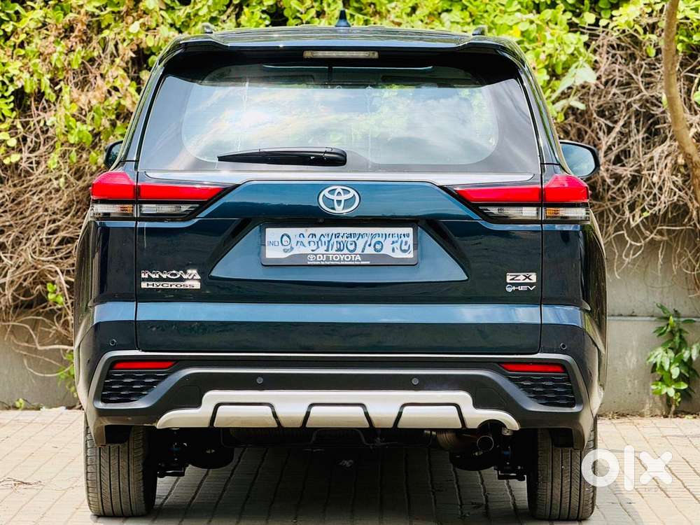 Toyota Innova Hycross 2.0 Zx (o) Hybrid 7 Str, 2025, Petrol