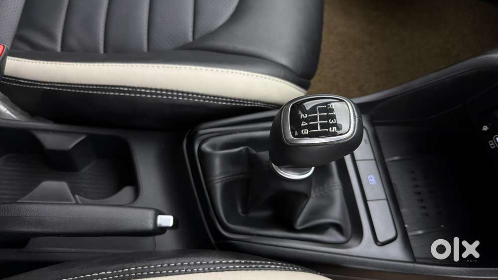 Hyundai Verna 1.5 Mpi Mt Sx (o), 2023, Petrol