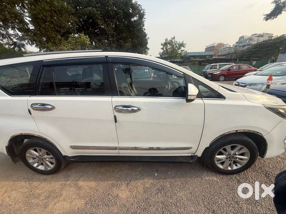 Toyota Innova Crysta G 8 Str, 2016, Diesel