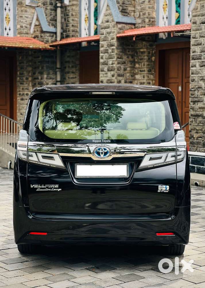 Toyota Vellfire 2.5 Executive Lounge, 2020, Cng & Hybrids