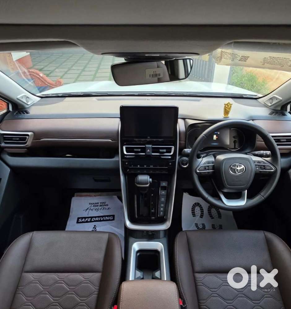 Toyota Innova Hycross 2025