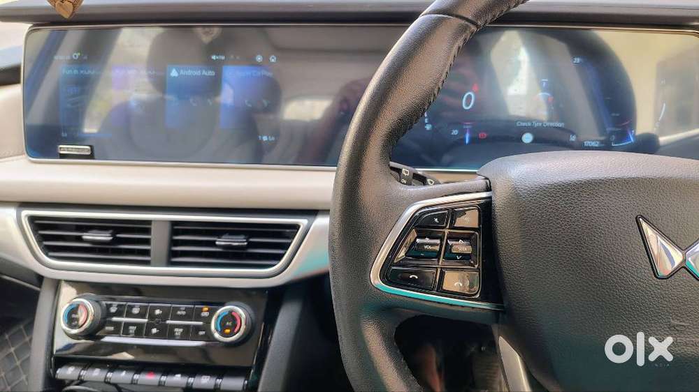 Mahindra Xuv700 2022 Ax7 Petrol 17100 Km Driven