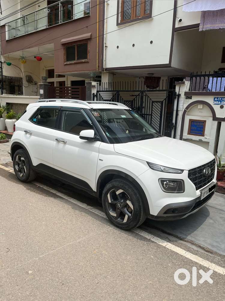 Hyundai Venue Petrol 2019 (automatic With Sun-roof)