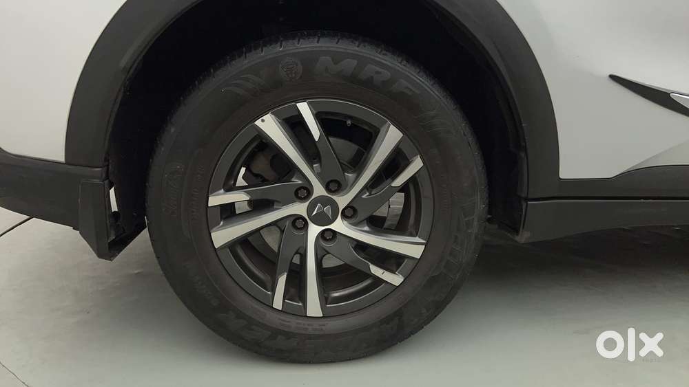 Mahindra Xuv700 2.2 Ax 5 Diesel At Str, 2022, Diesel