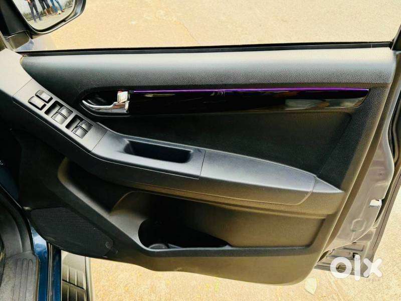 Isuzu V-cross Z 4x4 Mt, 2024, Diesel