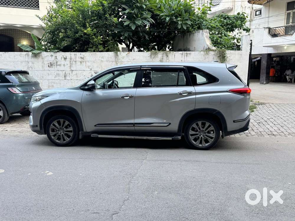 Toyota Innova Crysta 2.8 Zx At 7 Seater, 2025