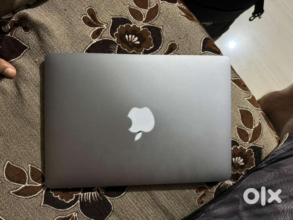 Macbook Pro 13.3 inch i7 32GB 2TB Good Condtion - Computers