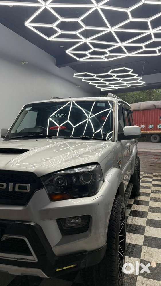 Mahindra Scorpio Classic S10 2016