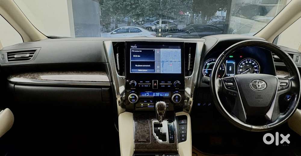 Toyota Vellfire 2.5 Executive Lounge, 2022, Petrol