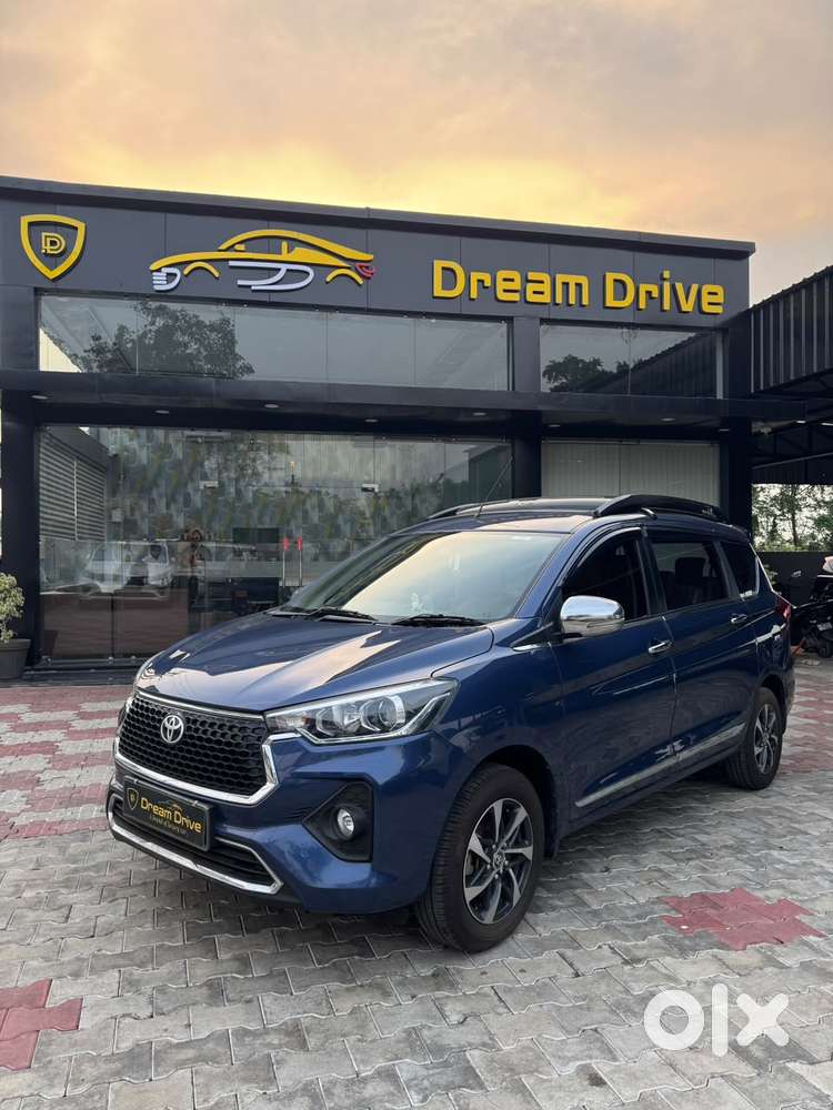Toyota Rumion V Petrol Manual Dual Tone, 2024, Petrol