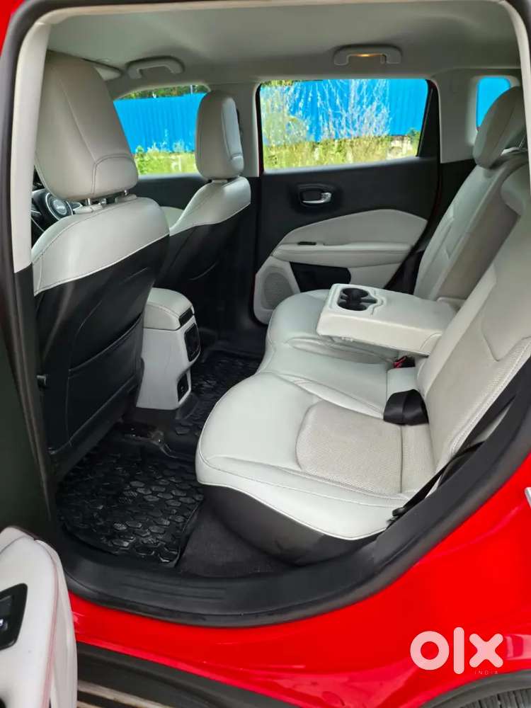 Jeep Compass 
1st Owner 
Insurance 12/02/2027 Tak
Dono Chabi