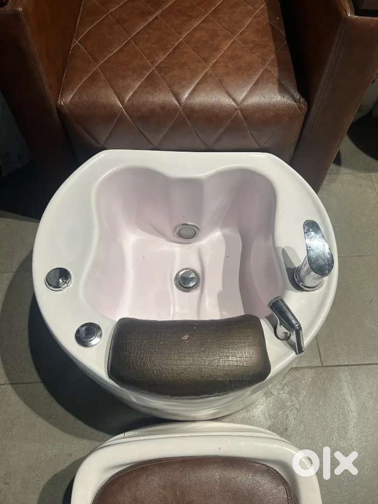 Premium Pedicure Spa Chairs with Foot Spa Tubs &ndash; Complete Salon Set