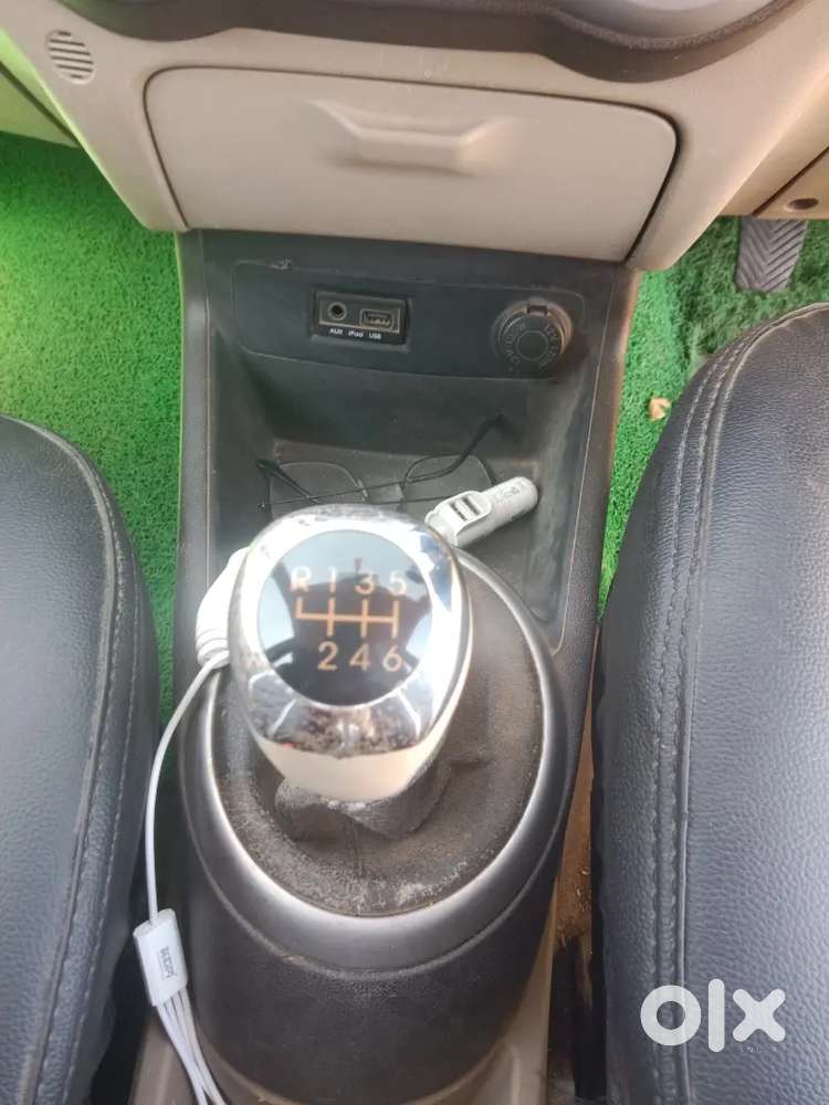 गाड़ी कंडीशन A1 80000 किलोमीटर चली हुई सेकंड ऑनर