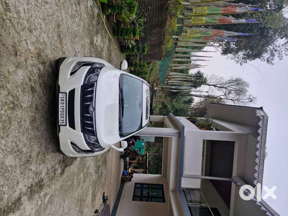 Xuv 500 W10 Well Maintained, Urgent Sell