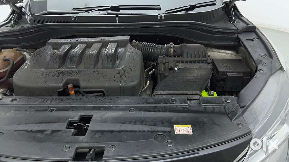 Mahindra Xuv700 2.0 Ax 3 Petrol At 5 Str, 2022, Petrol