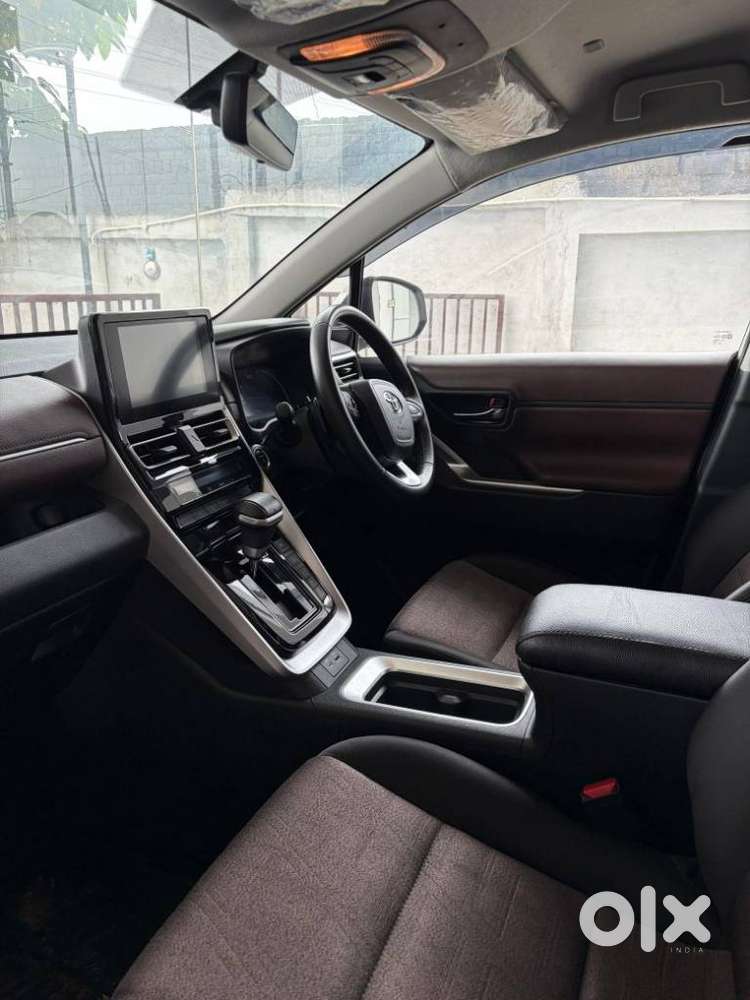 Toyota Innova Hycross 2.0 Vx Hybrid 7 Str, 2023, Petrol