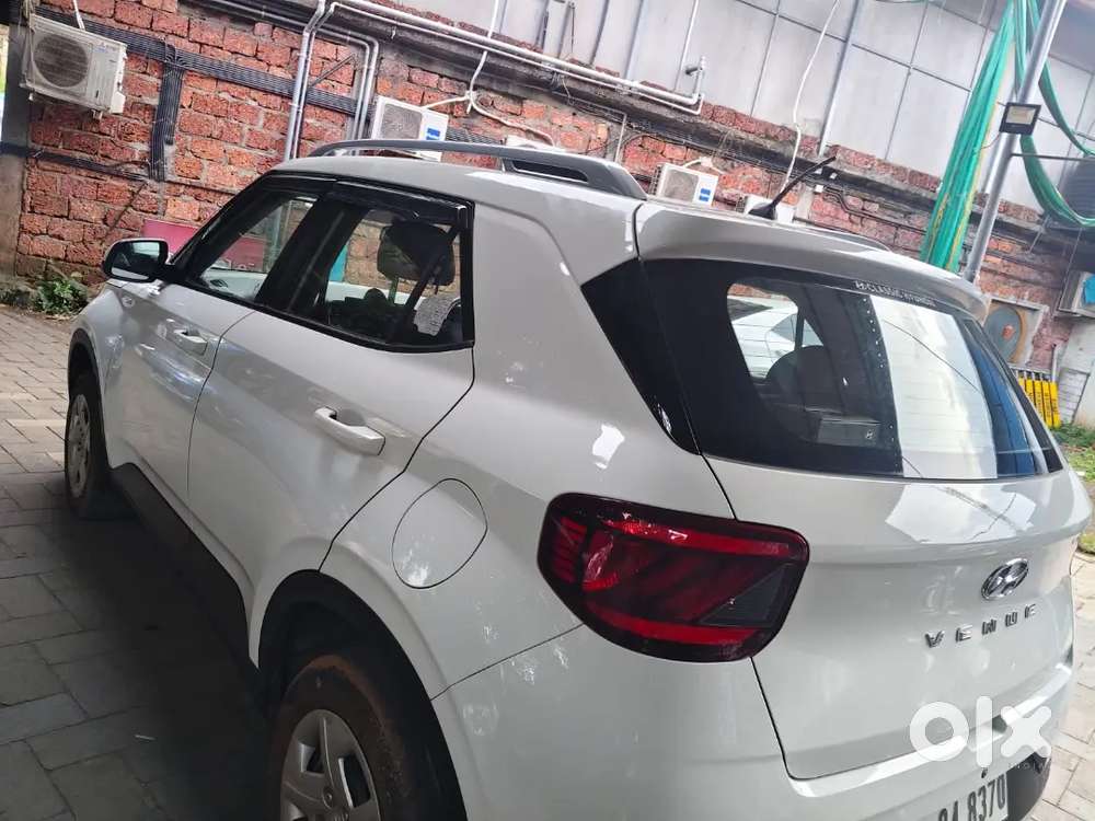 Hyundai Venue 2021 Petrol 68500 Km Driven