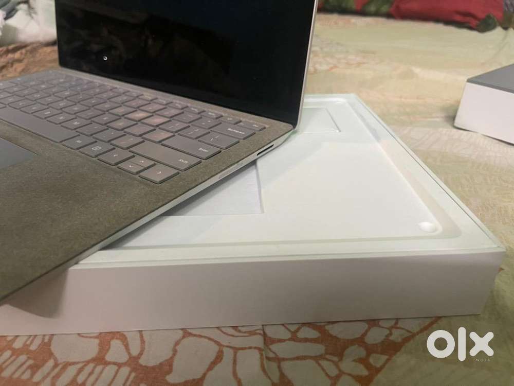 i5 8th Generation Microsoft Surface Laptop 2 Tuch Screen Brand New