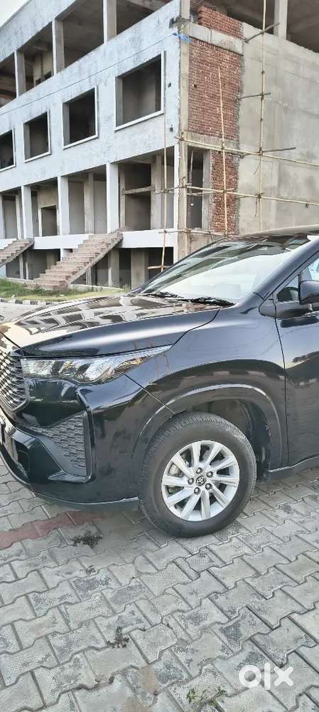 Toyota Innova Hycross 2024 Petrol Well Maintained