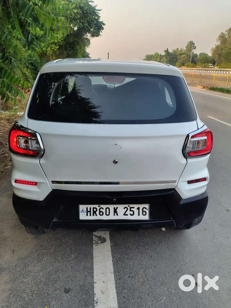 Maruti Suzuki S-presso Vxi Cng Bahar Se Lage Hui H Rc Par Chadi Hui H