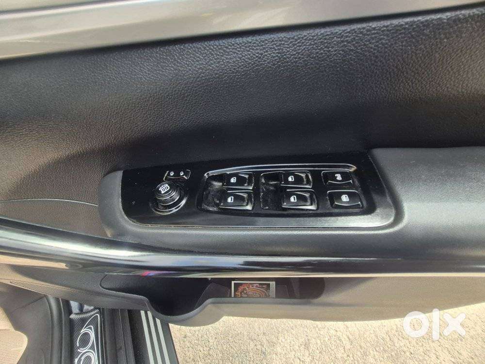 Mahindra Xuv700 2.0 Ax 7 Petrol Mt Str, 2024, Petrol