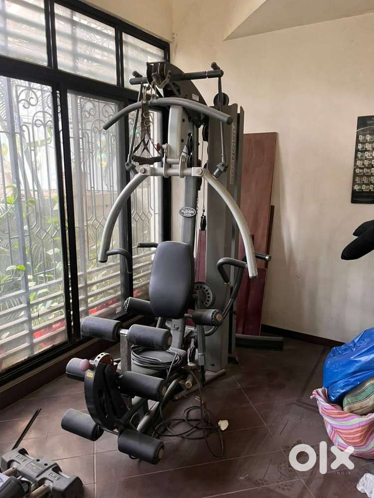 A Best Condition Gym instruments Personal Trainer instrument
