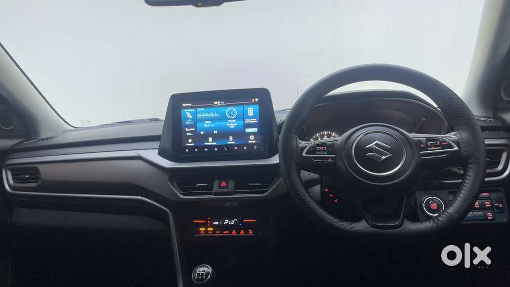 Maruti Suzuki Brezza 1.5 Zxi Plus Smart Hybrid Dual Tone, 2023, Petr..