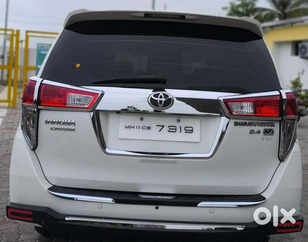 Innova Crysta 2.4 Vx Mt Very Good Condition Just Now Service Done