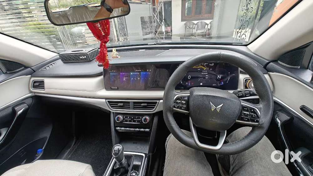 Mahindra Xuv700 2024 Diesel 22300 Km Driven