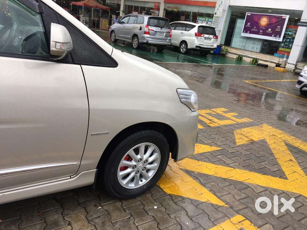 Toyota Innova 2014 Diesel - 7 Seater ( Captian Seats )