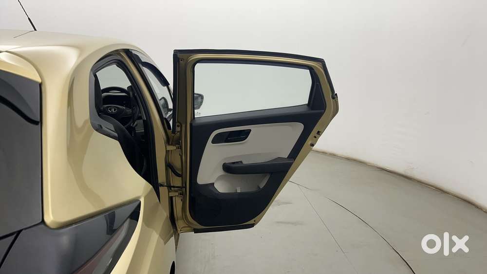 Tata Altroz 1.2 Xm Plus, 2021, Petrol