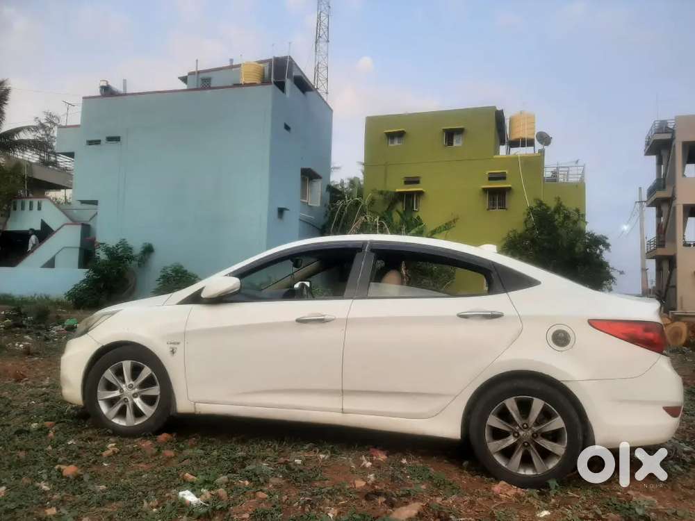 Hyundai Fluidic Verna 2012