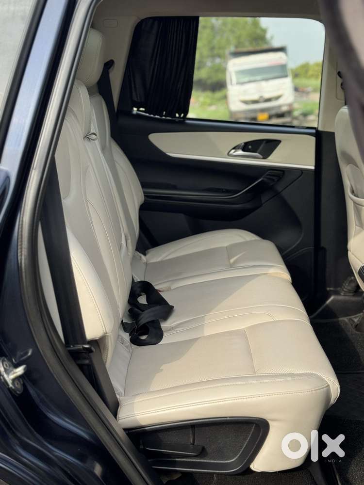 Mahindra Xuv700 2.0 Ax 7 Petrol At Str, 2022, Petrol
