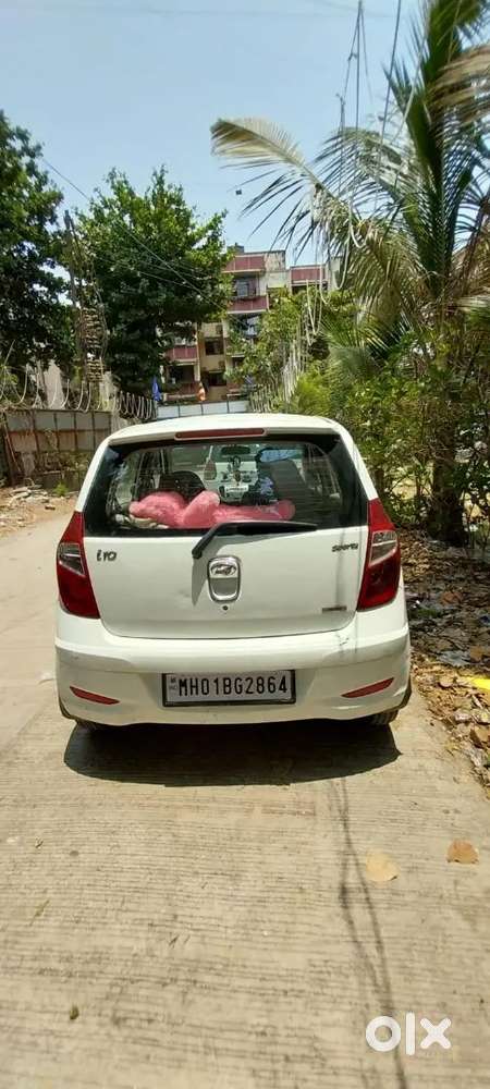 Hyundai With An Peace Colour That's Too With Good Condition
