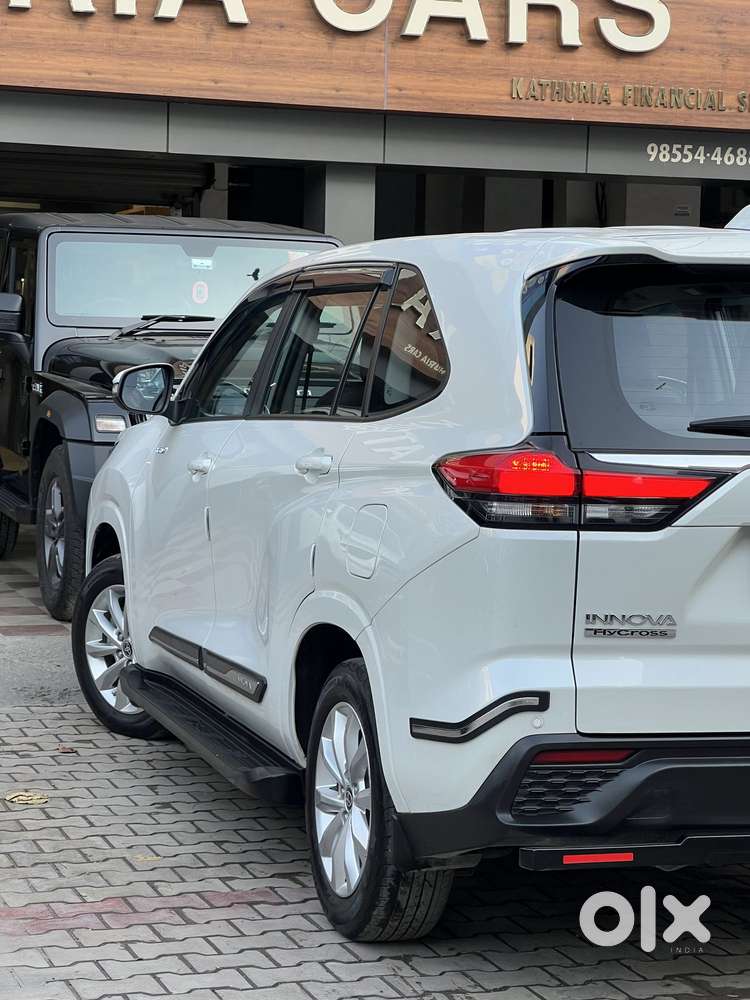Toyota Innova Hycross 2.0 Vx (o) Hybrid 7 Str, 2025, Petrol