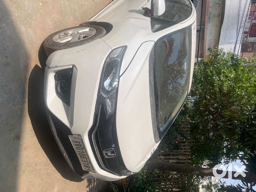 White Colour,automatic,only19000km Driven, Doctors Car Original Colour