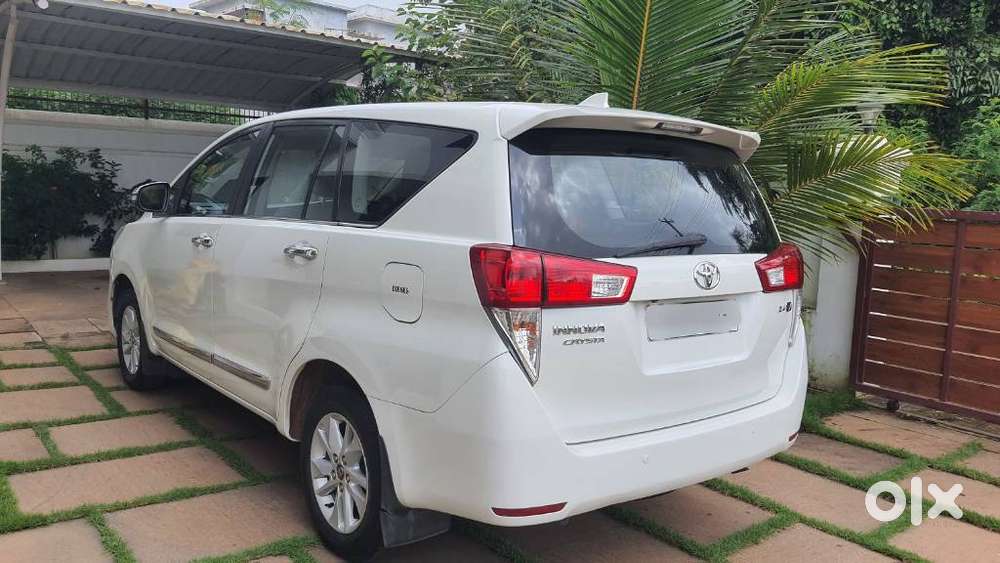 Toyota Innova Crysta 2.4 V 8 Str, 2016, Diesel